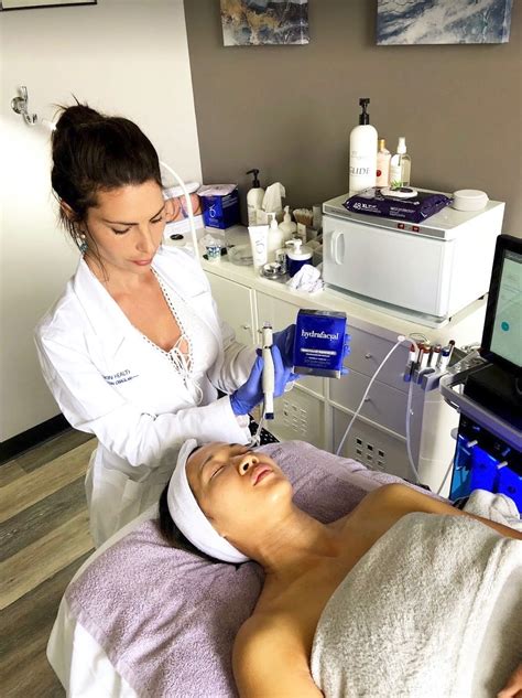 hydrafacial le plessis-robinson|Everything to Know About HydraFacials: Cost, Benefits, and Steps.